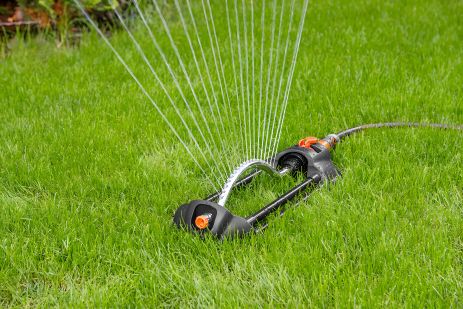 Коливальний зрошувач з металевим кронштейном, 18 форсунок, регульована сила розпилення NEO 15-771